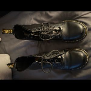 Dr. Martens Womens 7